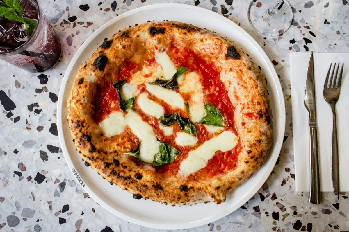 ilustrasi sajian pizza neapolitan