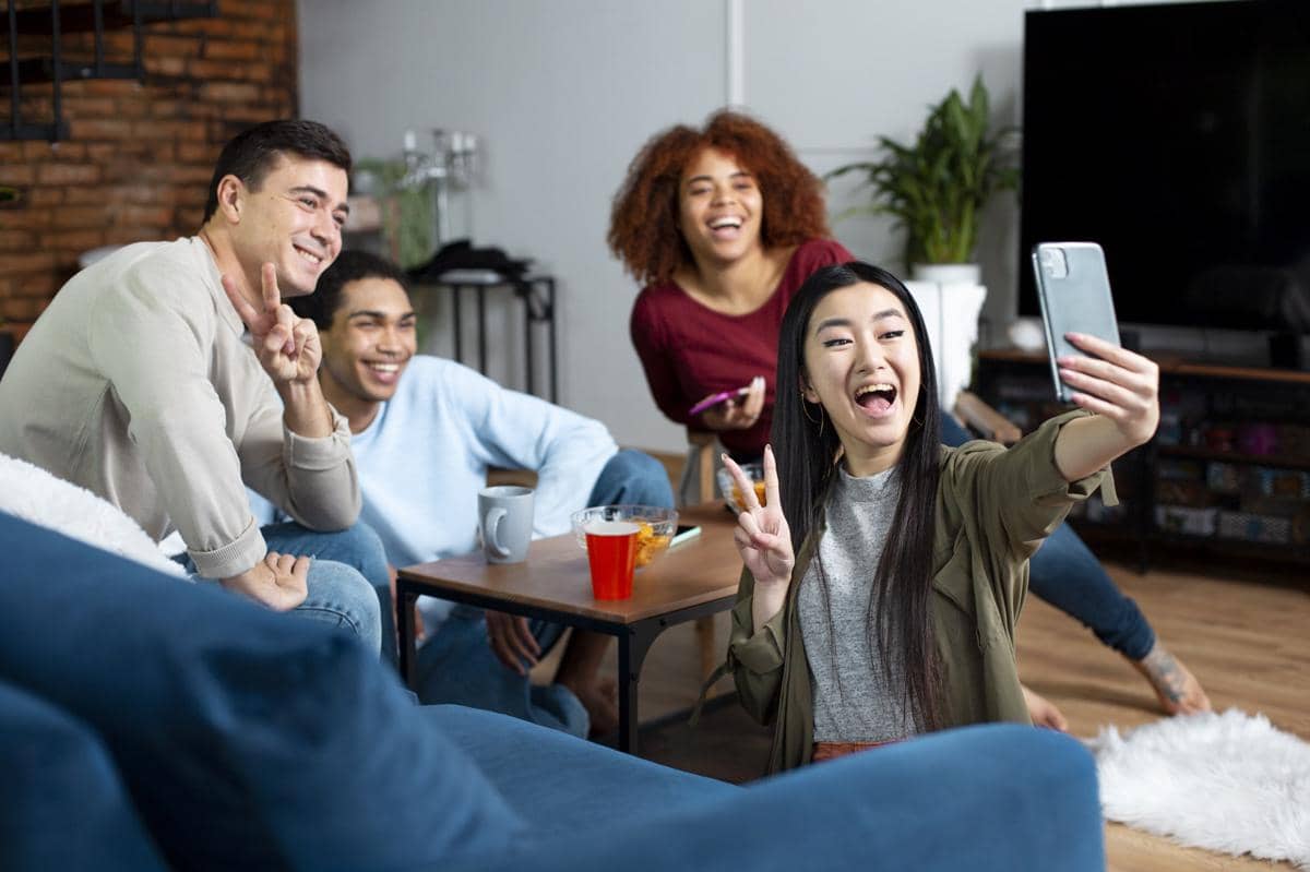 ilustrasi orang berfoto