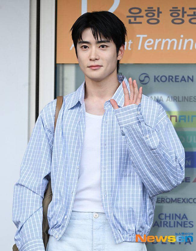 potret Jaehyun NCT berangkat ke Jakarta