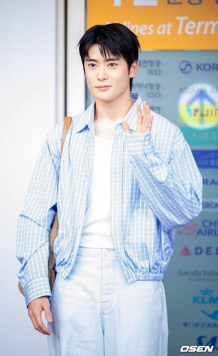 potret Jaehyun NCT berangkat ke Jakarta