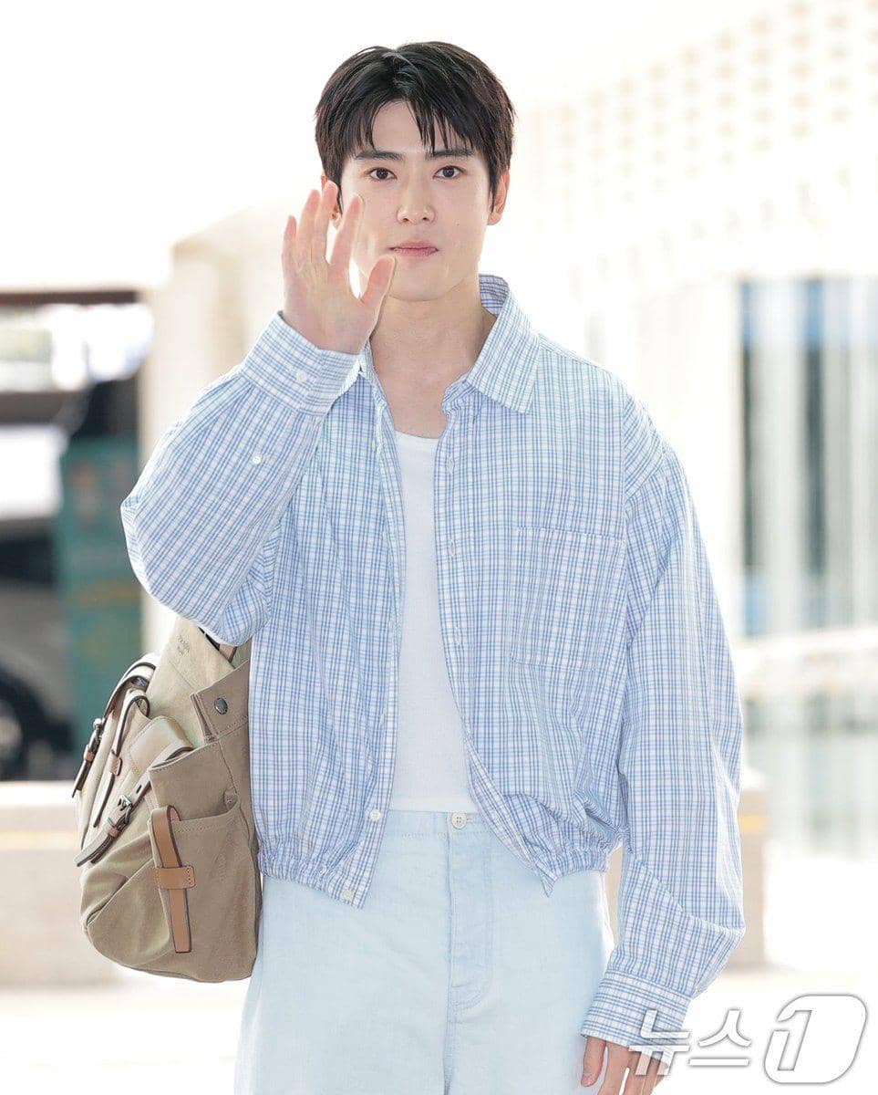 potret Jaehyun NCT berangkat ke Jakarta