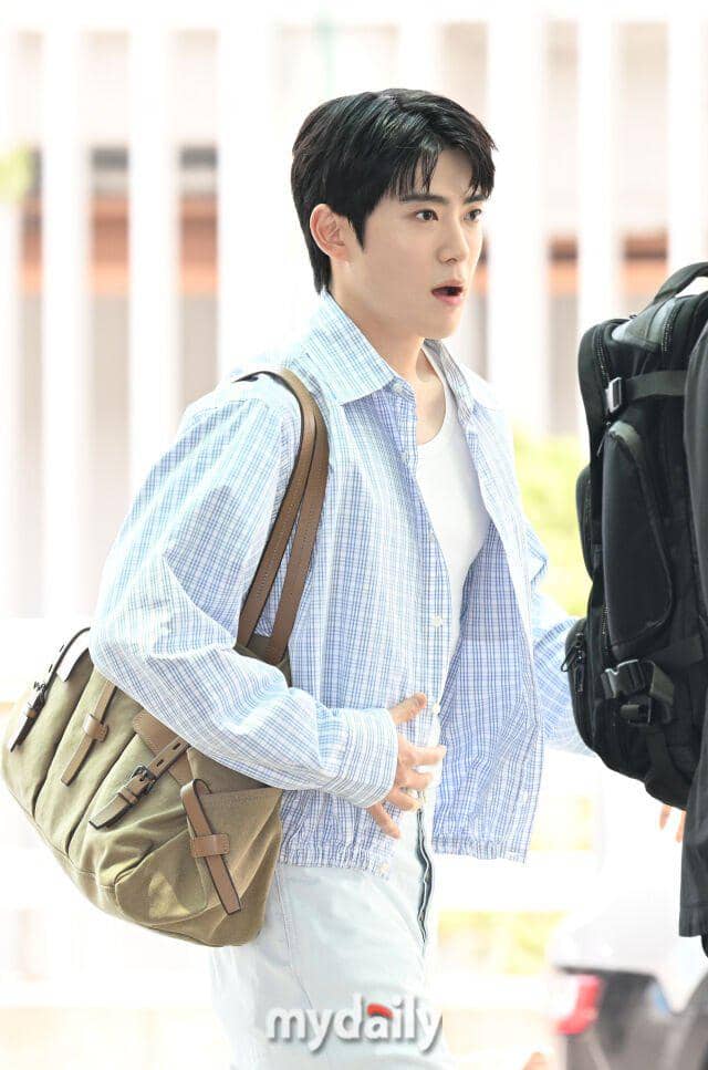 potret Jaehyun NCT berangkat ke Jakarta