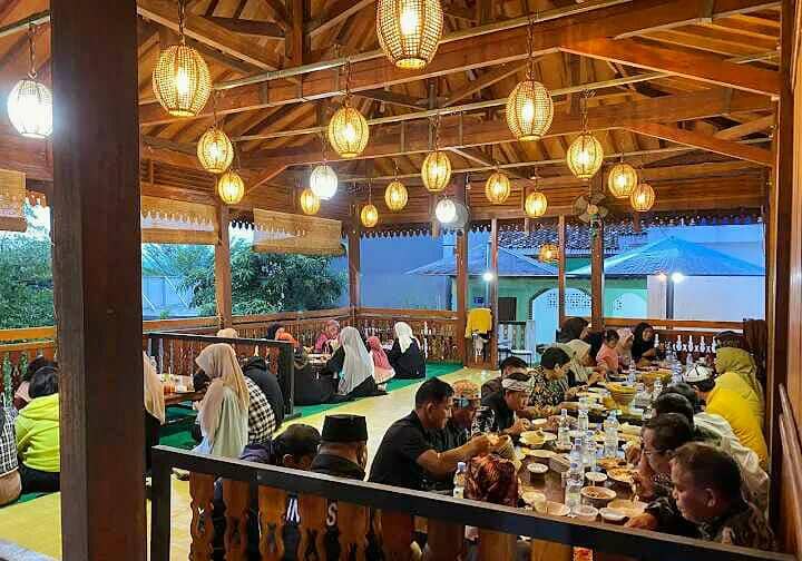 Rumah Makan Asri Khas Betawi, Bogor