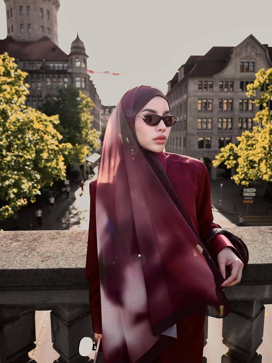 Emy Aghnia dan suami Jalan-jalan di Zurich
