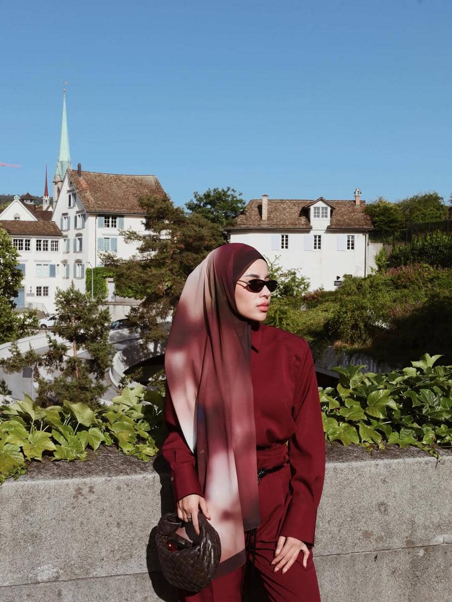 Emy Aghnia dan suami Jalan-jalan di Zurich