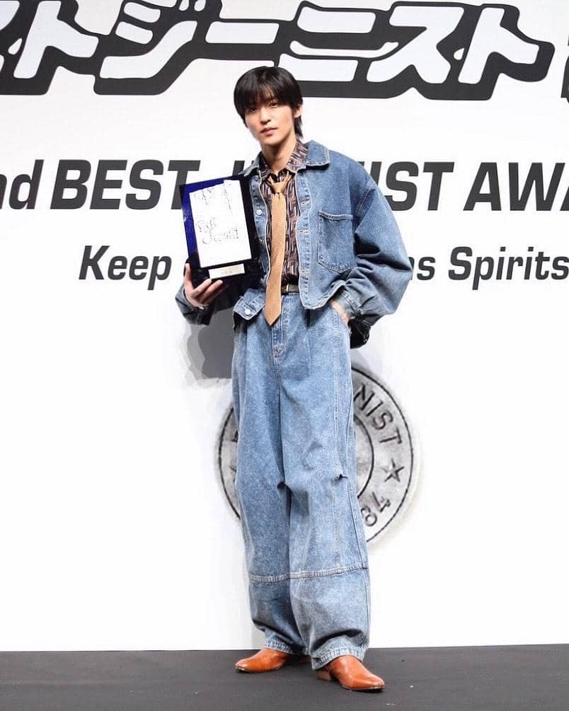 OOTD kemeja dengan jaket denim