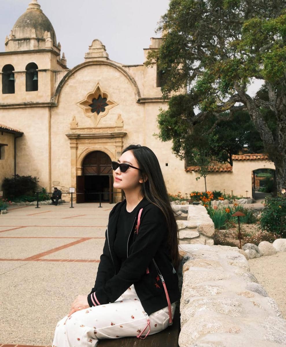 Natasha Wilona jalan-jalan di Kota Carmel by the Sea