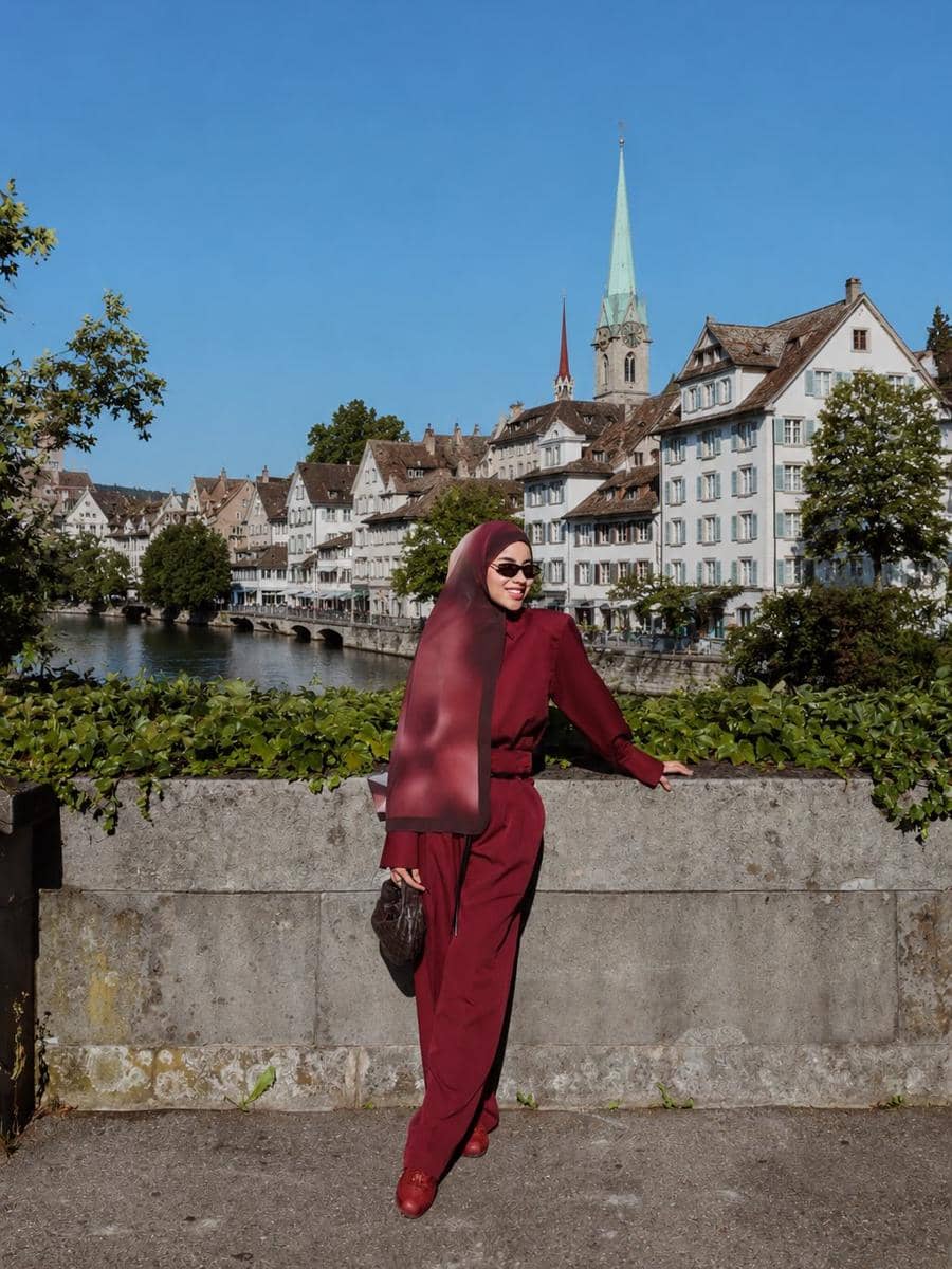 Emy Aghnia dan suami Jalan-jalan di Zurich
