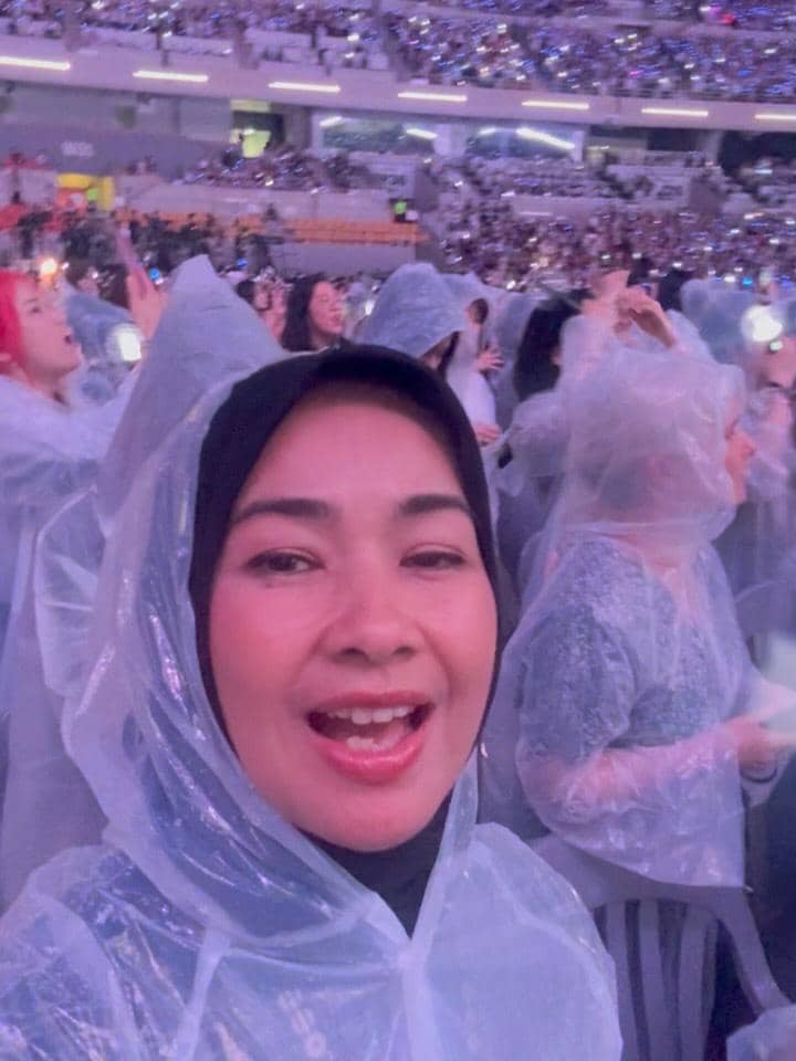 Alya Rohali nonton konser BTS di Busan