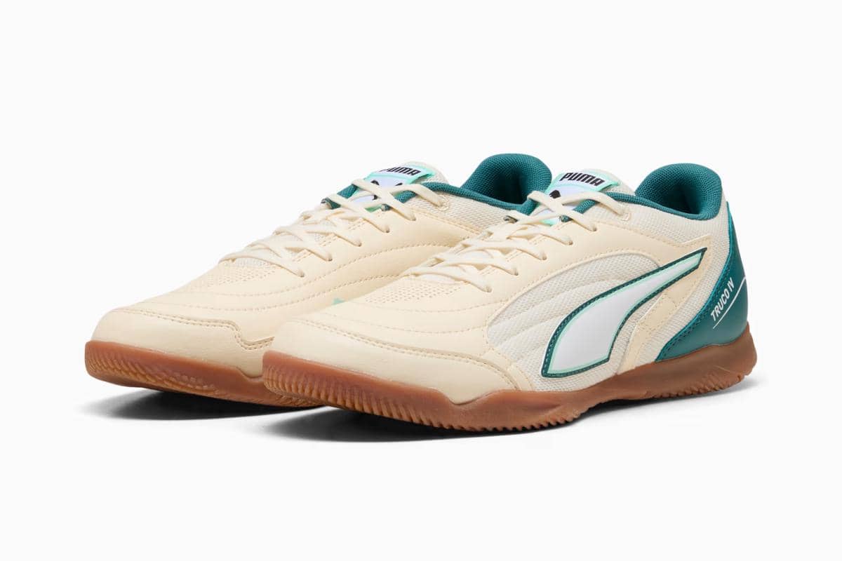 foto sepatu bola Puma original