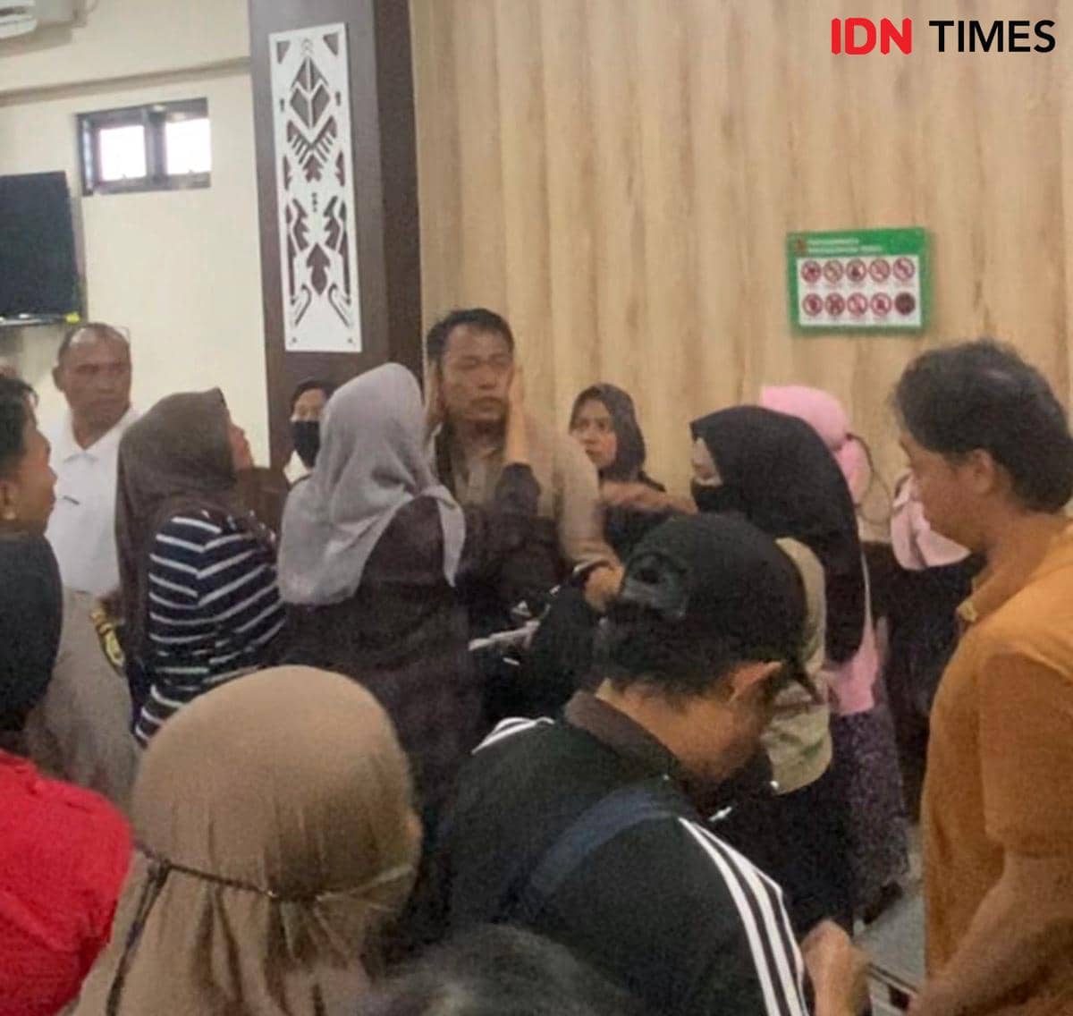 Teriakan "Hidup Esco" Bikin Sidang Vonis Brigadir Rizka di PN Mataram Ricuh