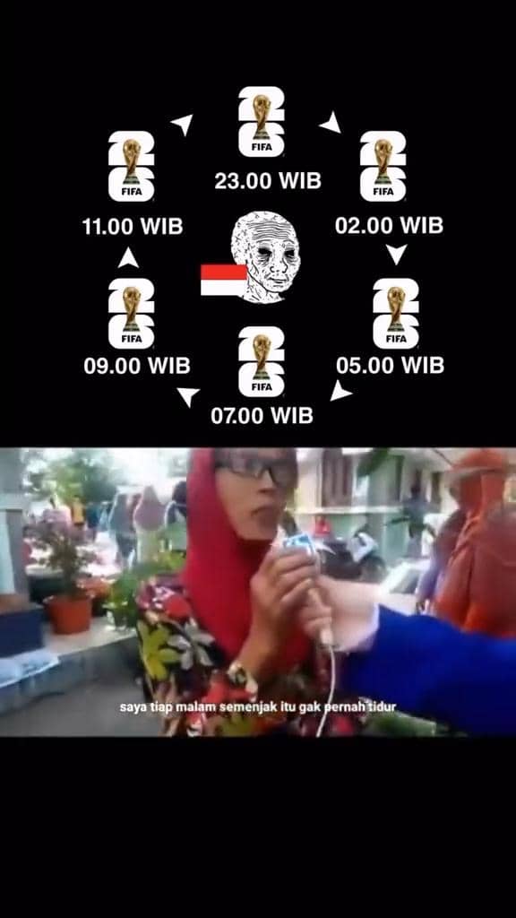 Meme lucu tentang jadwal tidur berantakan karena pertandingan Piala Dunia dengan ilustrasi jam dan wawancara lucu seorang wanita berjilbab merah.