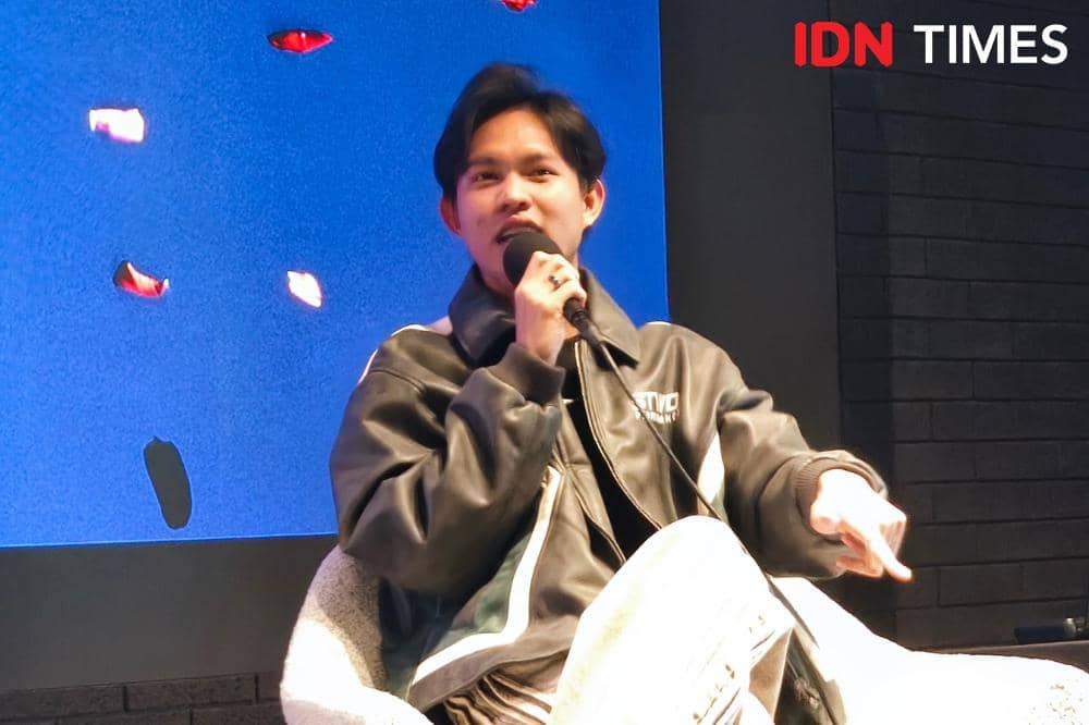 Potret Fajar Noor dalam press conference album perdananya di Jakarta, Jumat (19/6/2026) (IDN Times/Juan Dwi)