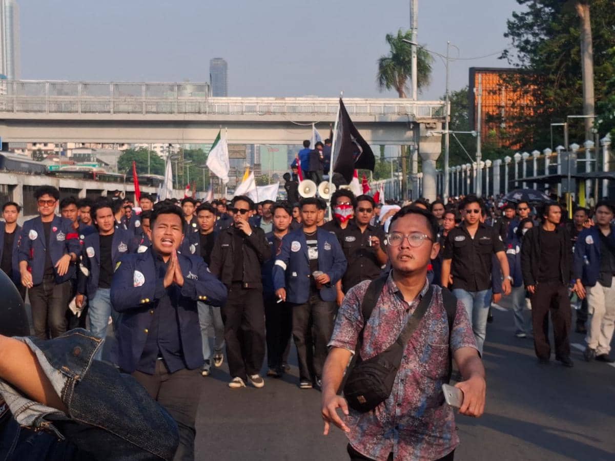 Longmarch dari Monumen Reformasi, Mahasiswa Trisakti Geruduk DPR