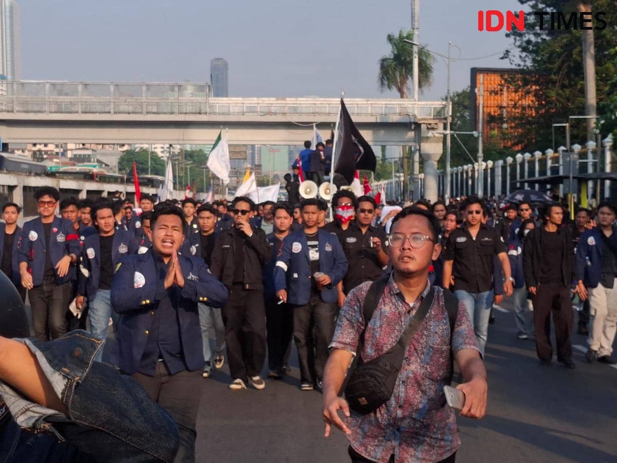 Mahasiswa Trisakti Geruduk DPR Bawa Tritura Baru: Desak Evaluasi Total