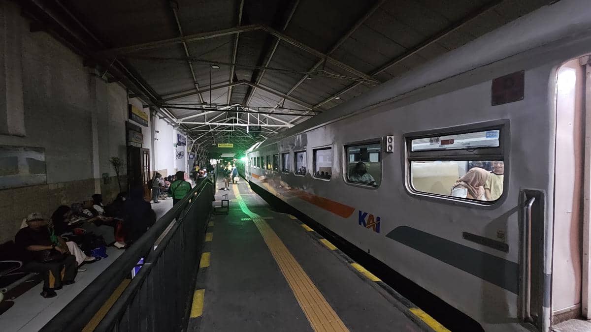 Stasiun Gubeng Juga Gelap Terdampak Pemadaman Listrik