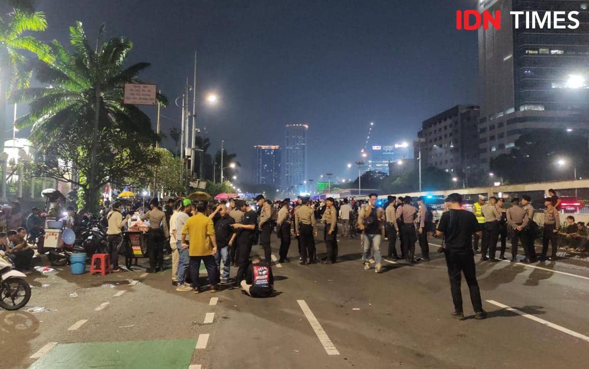Demo di DPR Berlangsung Damai, Mahasiswa Mulai Membubarkan Diri