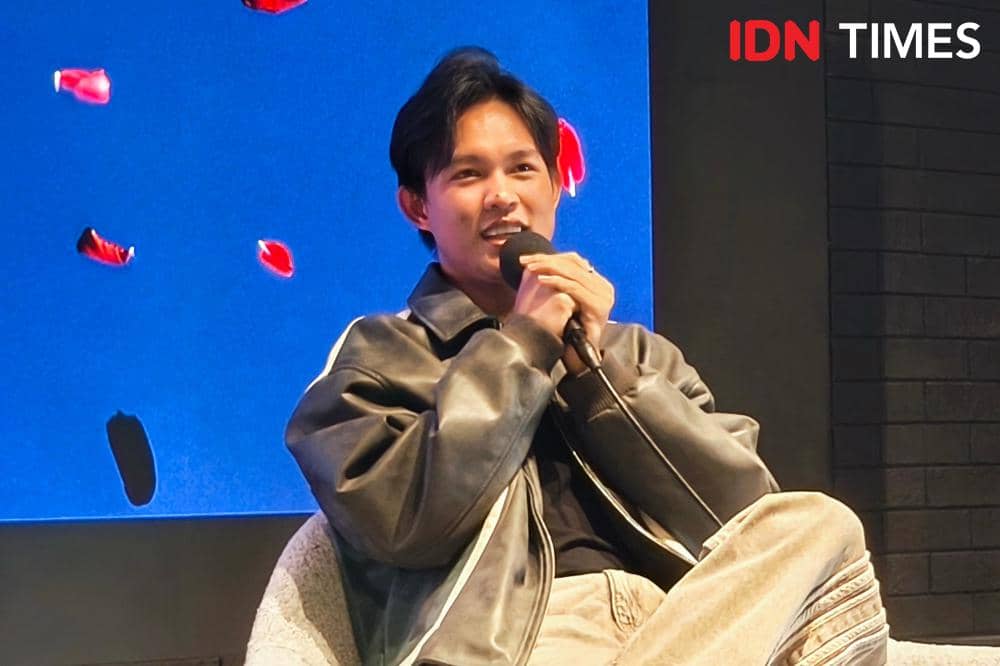 Potret Fajar Noor dalam press conference album perdananya di Jakarta, Jumat (19/6/2026) (IDN Times/Juan Dwi)