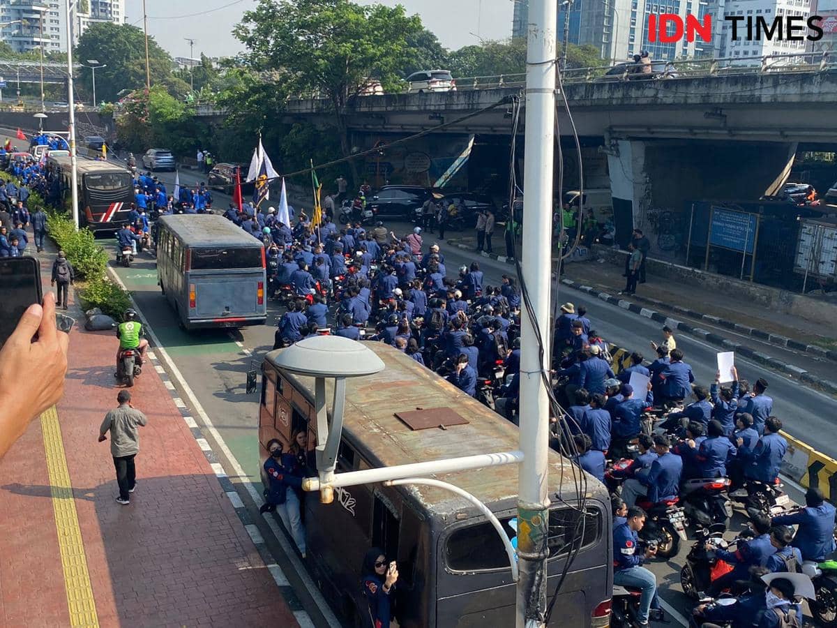 Ratusan Mahasiswa Trisakti Bergerak ke DPR, Bawa Tritura