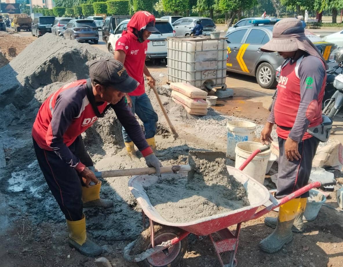 Minimalisir Genangan Air, Drainase di Simpang Lima Semarang Dibenahi