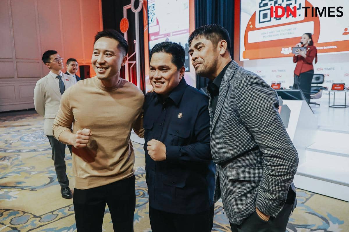 Ketum PSSI Erick Thohir, Pelatih Semen Padang FC Nil Maizar, dan Bos Persik Kediri Arthur Irawan di Indonesia Summit 2026. (IDN Times/Herka