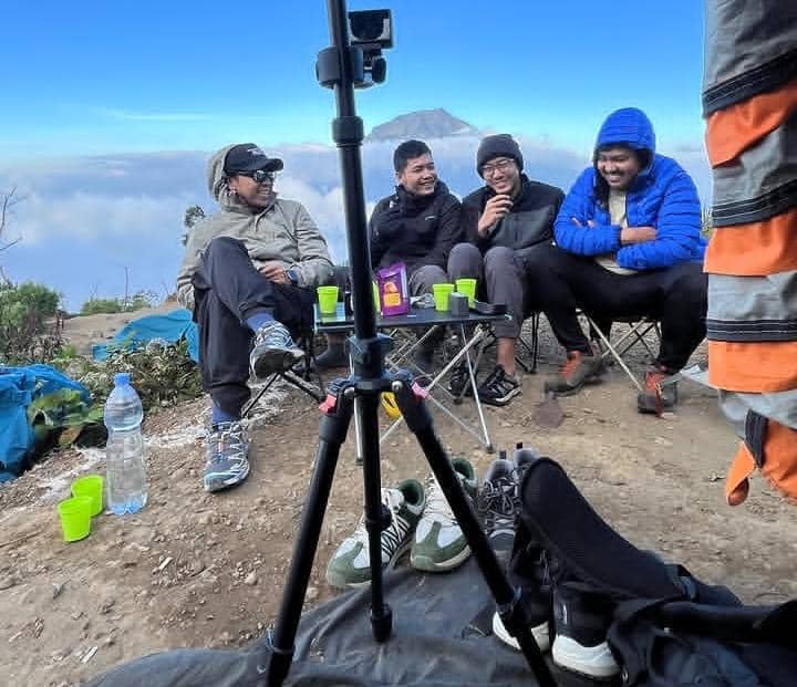 potret Bintang Emon mendaki Gunung Sindoro