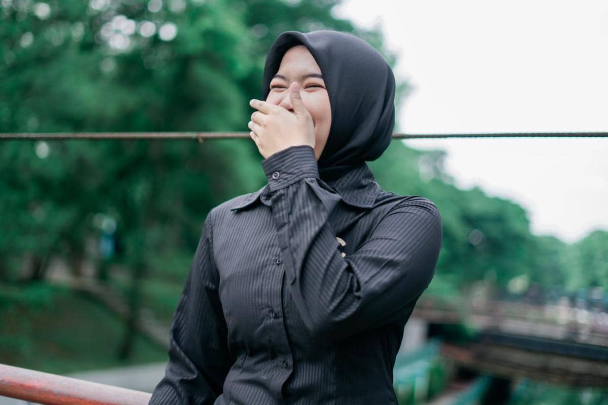 tertawa bahagia