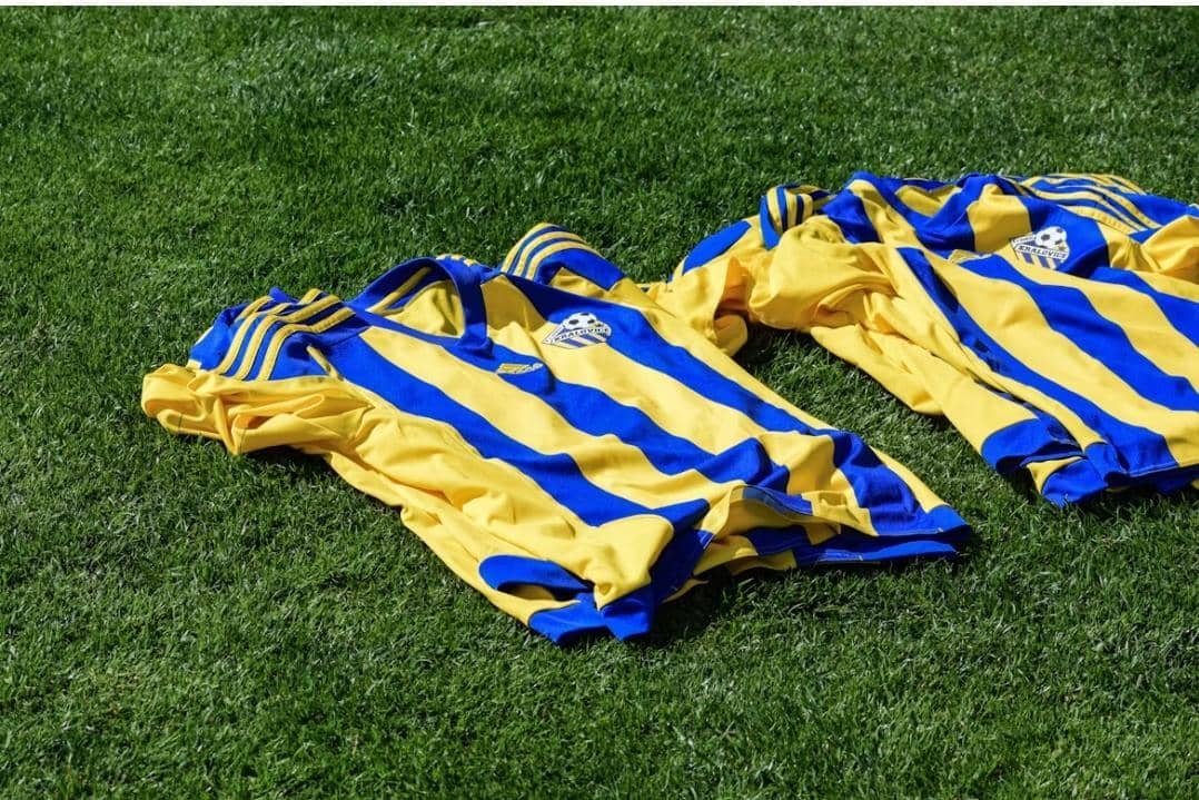 Kenapa Jersey Sering Bikin Bau Badan? Ini Alasannya