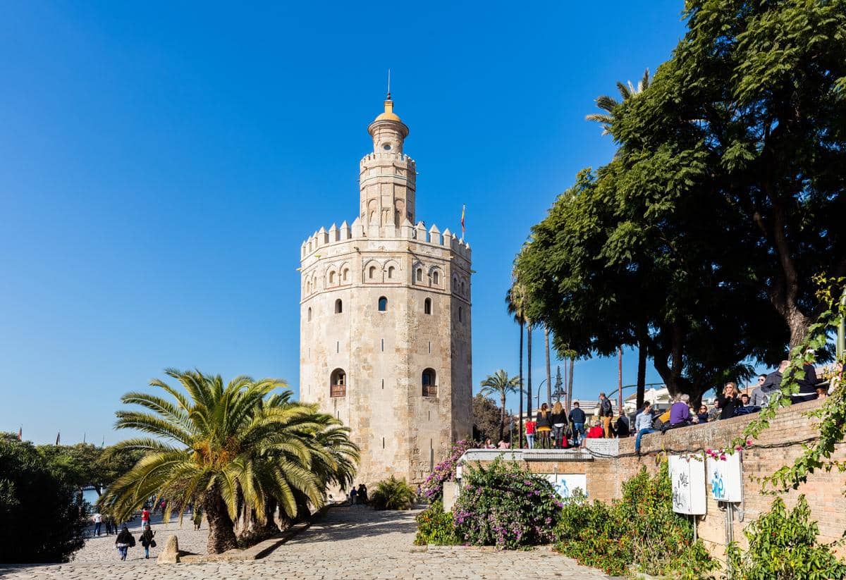 Torre del Oro telah berdiri di Sevilla sejak awal abad ke-13