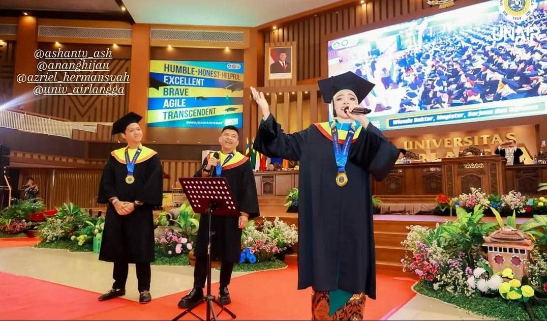 Anang, Ashanty dan Azriel Hermansyah Wisuda Bareng (instagram.com/ashanty_ash)