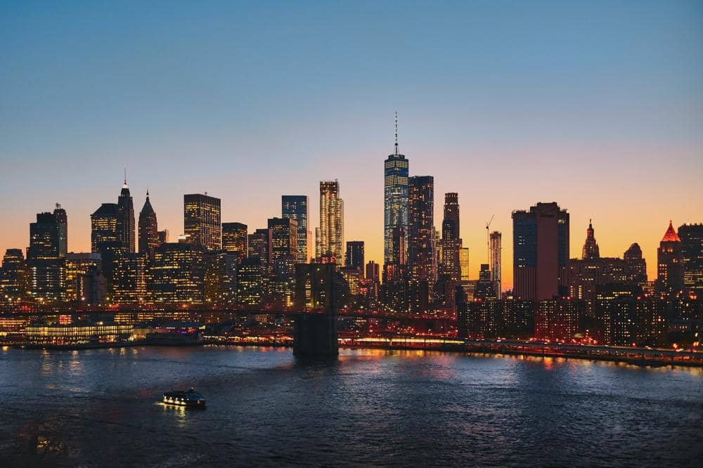 ilustrasi Manhattan New York saat malam