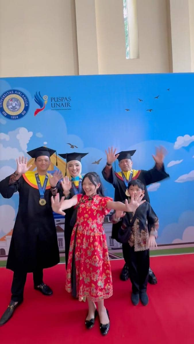 Anang, Ashanty dan Azriel Hermansyah Wisuda Bareng (instagram.com/ashanty_ash)