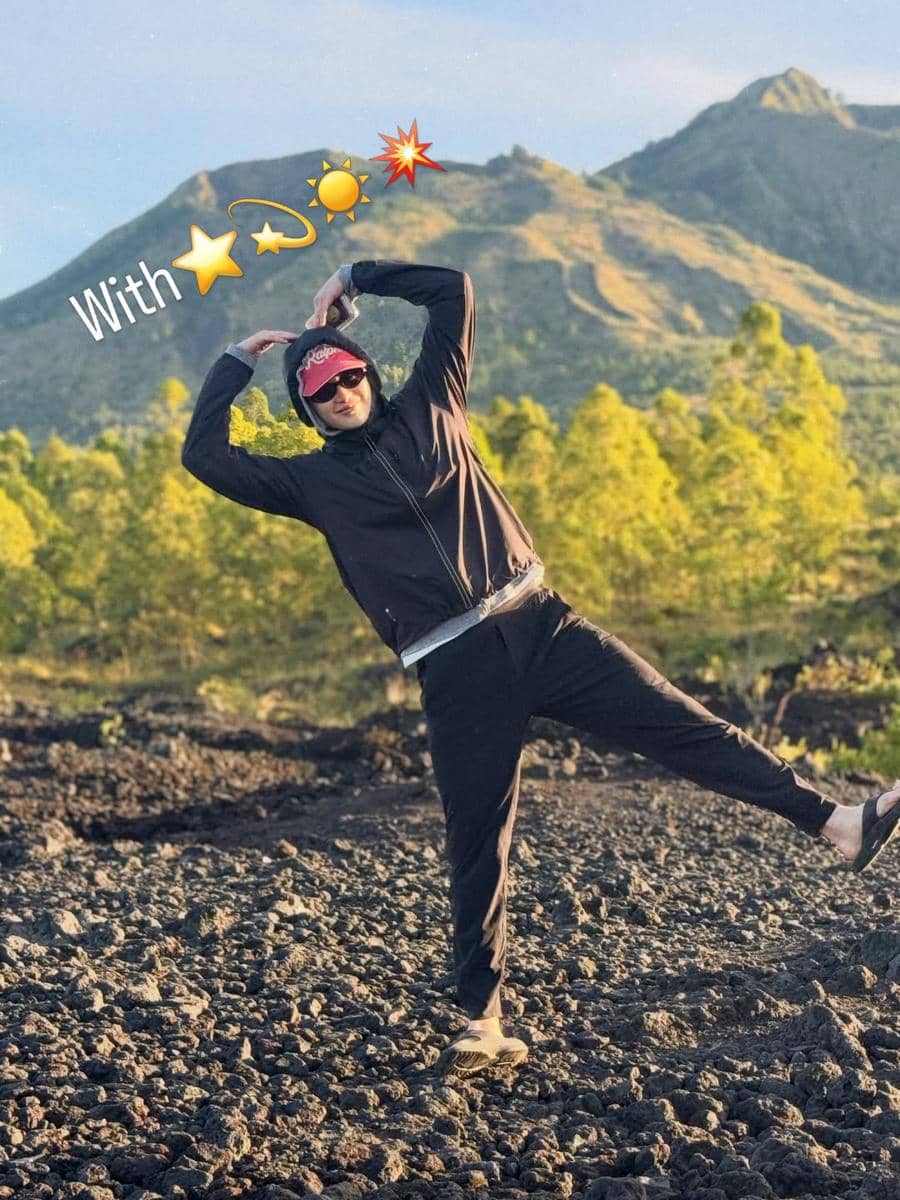 potret Lee Jong Suk nikmati sunrise di Gunung Batur, Bali