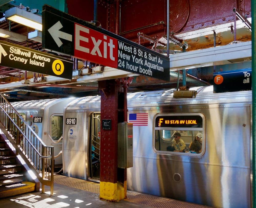 ilustrasi subway di New York