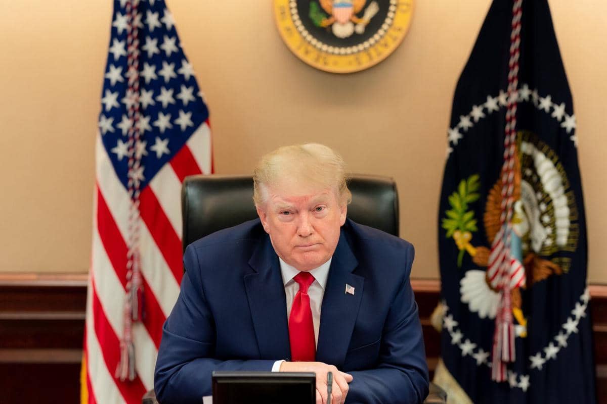 Donald Trump sedang menghadiri pertemuan penting.