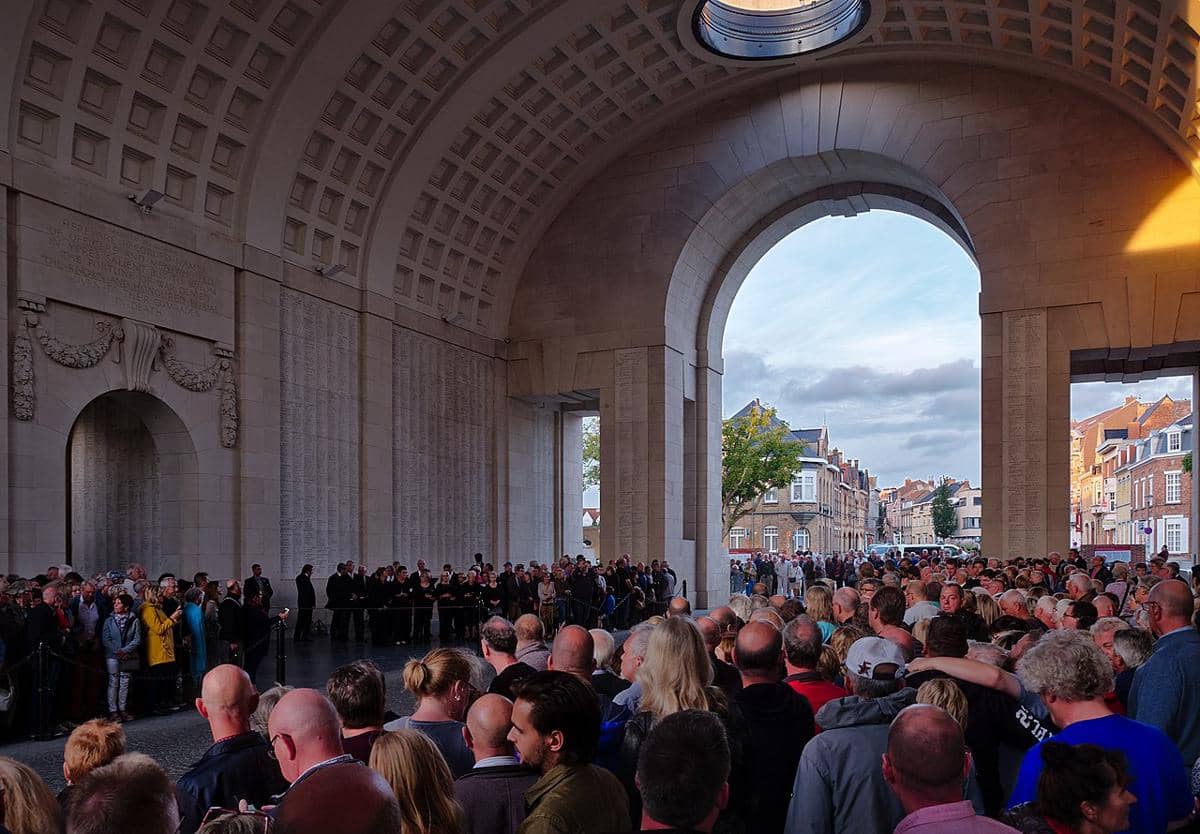 Upacara Last Post yang diadakan setiap malam di Monumen Gerbang Menin di Ypres, Belgia.