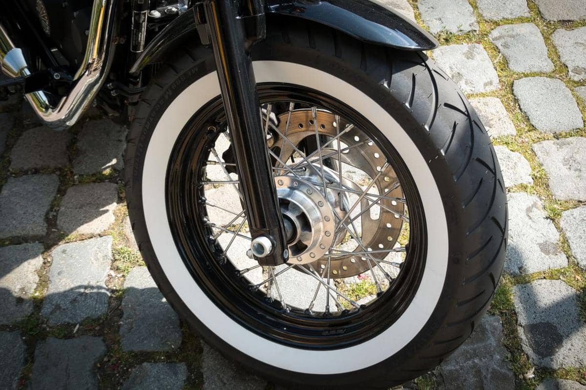 ilustrasi ban motor
