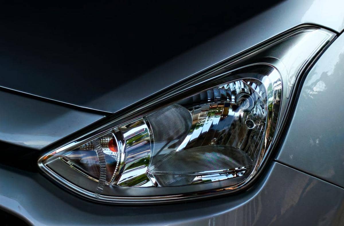 ilustrasi lampu mobil