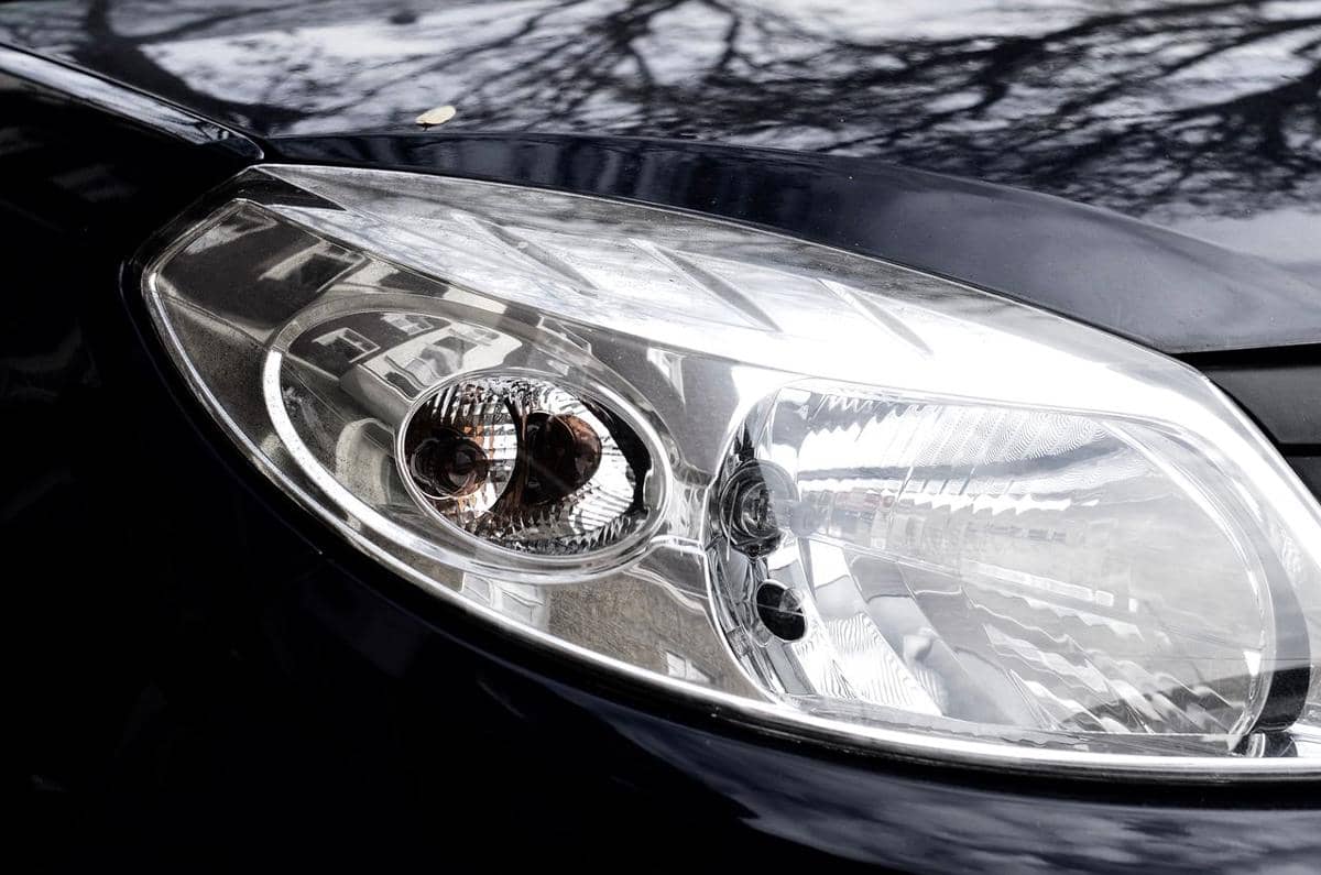 ilustrasi lampu mobil