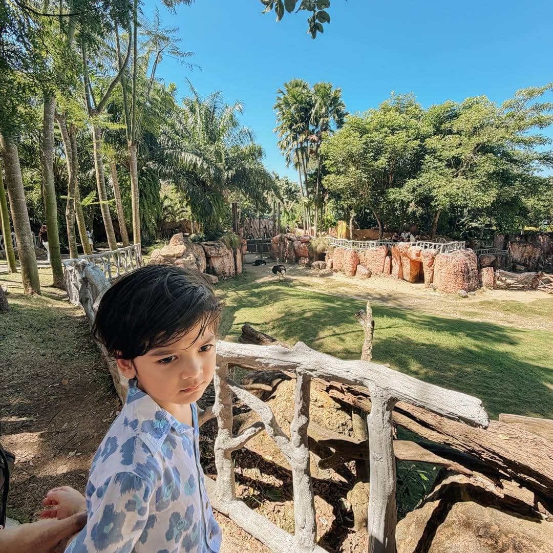 Keluarga Fairuz A Rafiq liburan di Bali Zoo