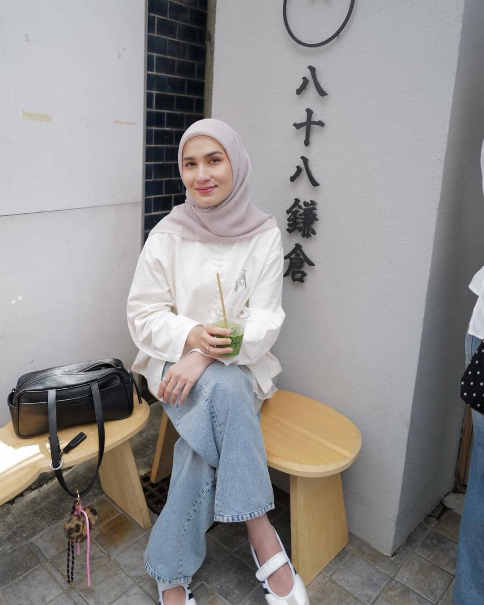 Dwi Handayani jalan-jalan di Kamakura