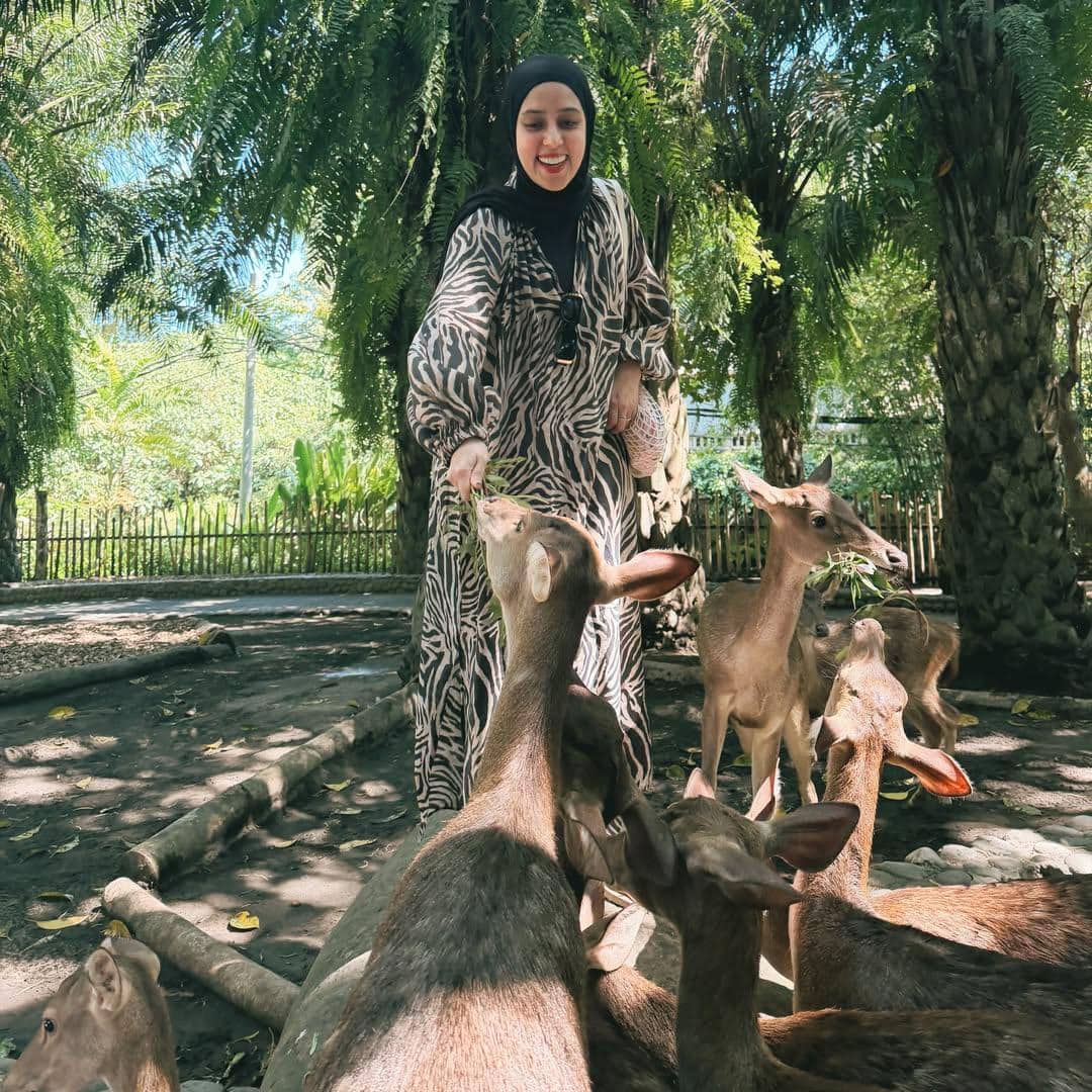 Keluarga Fairuz A Rafiq liburan di Bali Zoo