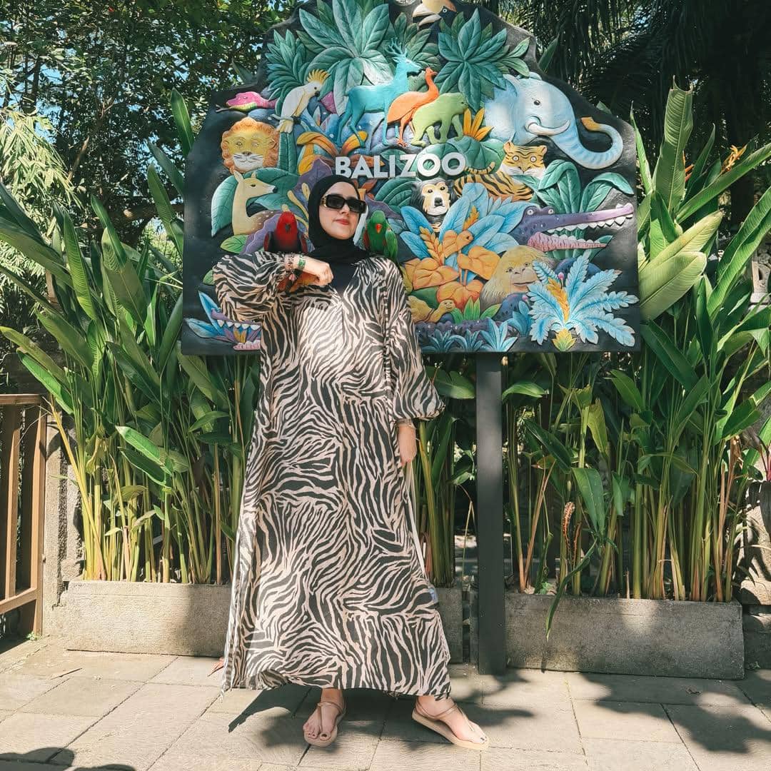 Keluarga Fairuz A Rafiq liburan di Bali Zoo