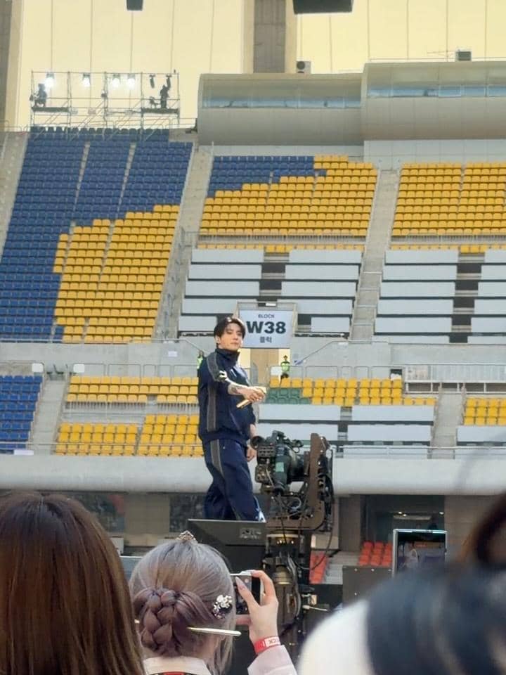 Kiky Saputri nonton konser BTS di Busan
