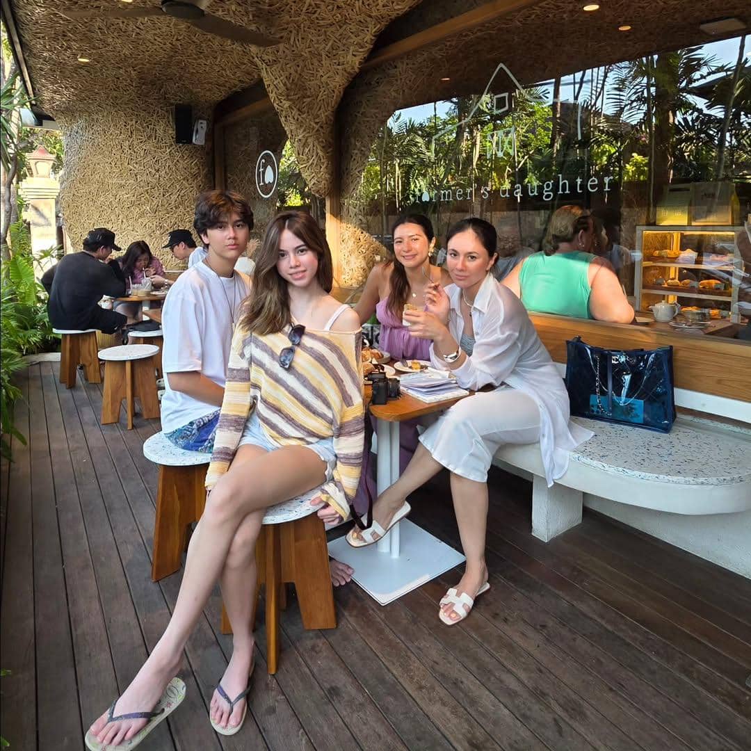 Wulan Guritno dan anak-anak liburan