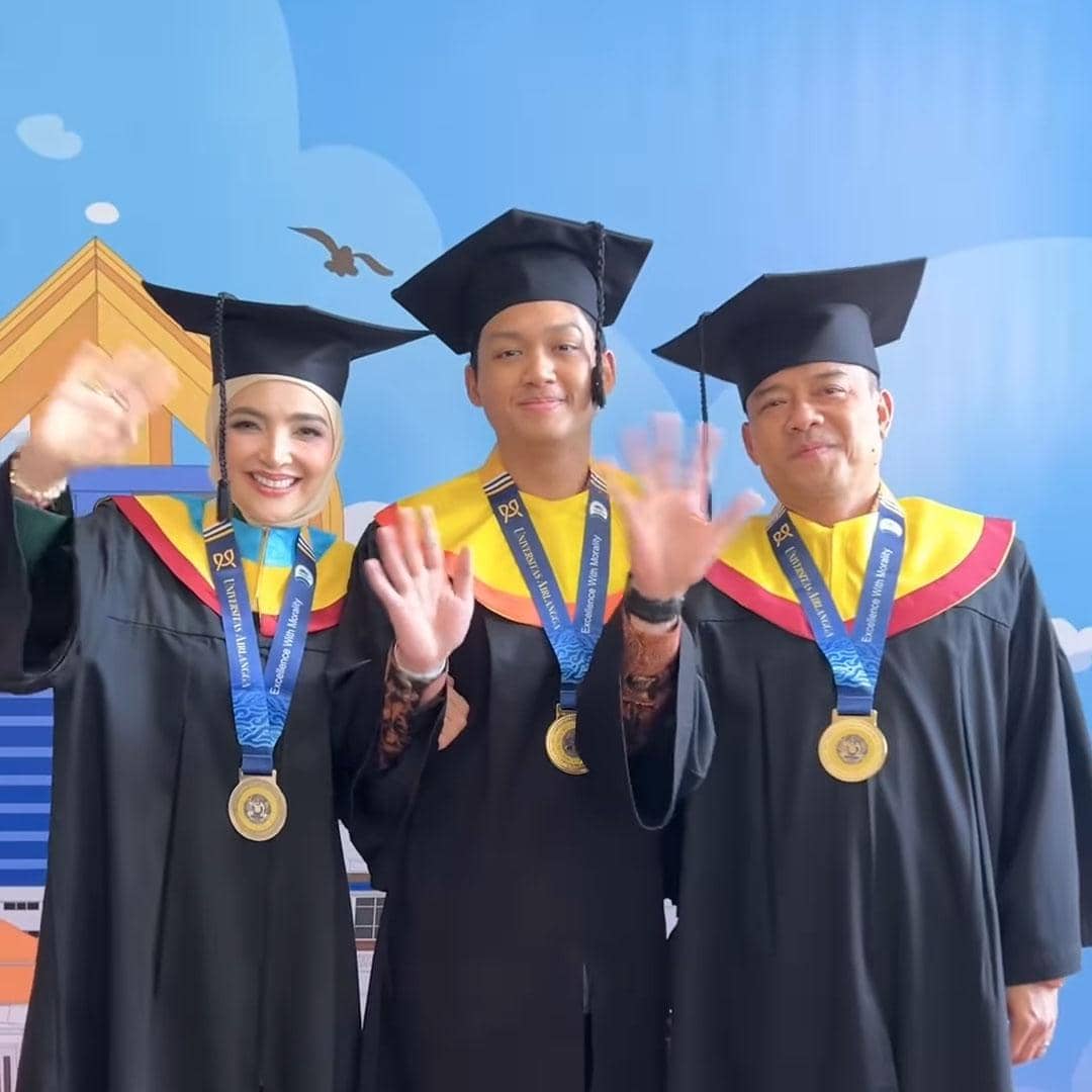 Anang, Ashanty dan Azriel Hermansyah Wisuda Bareng