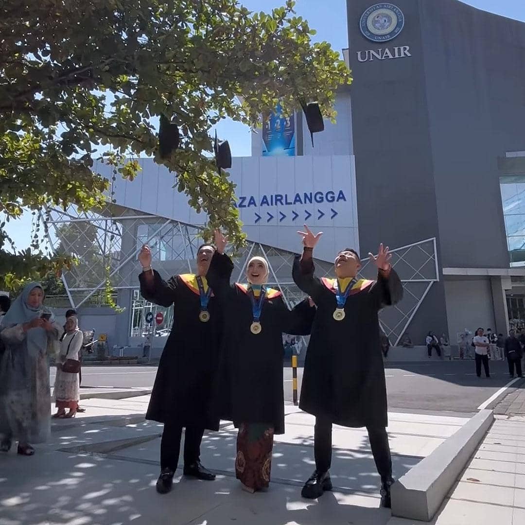 Anang, Ashanty dan Azriel Hermansyah Wisuda Bareng