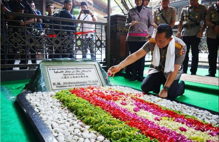 Kapolri Listyo Sigit Ziarah ke Makam Gus Dur Jelang Hari Bhayangkara