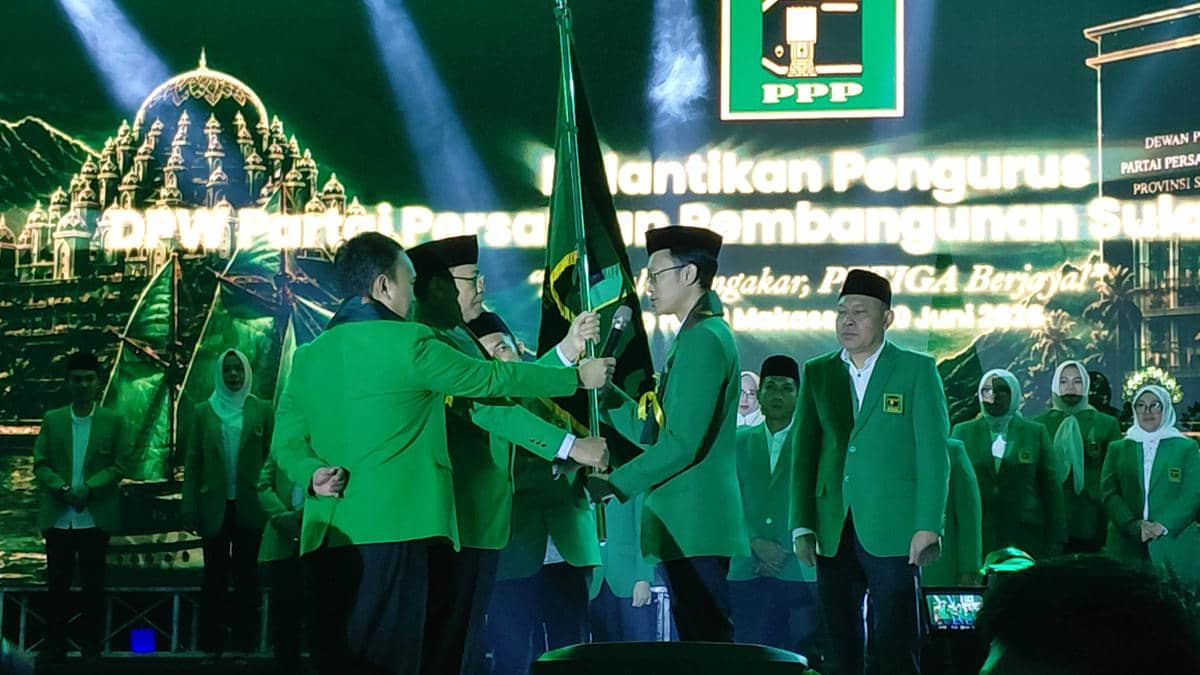 Ketua Umum Partai Persatuan Pembangunan (PPP) Mardiono melantik pengurus Dewan Pimpinan Wilayah (DPW) PPP Sulsel yang  dipimpin Imam Ari Fau