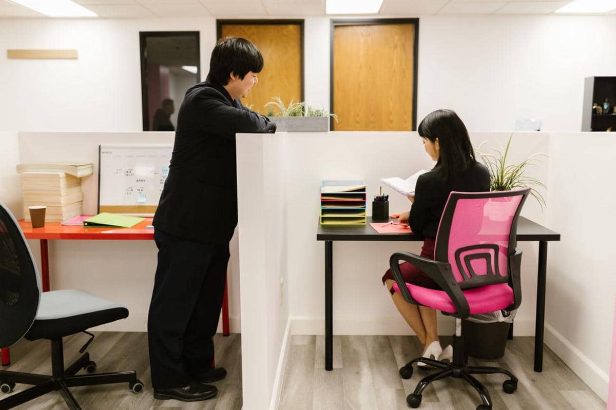 pacaran di kantor